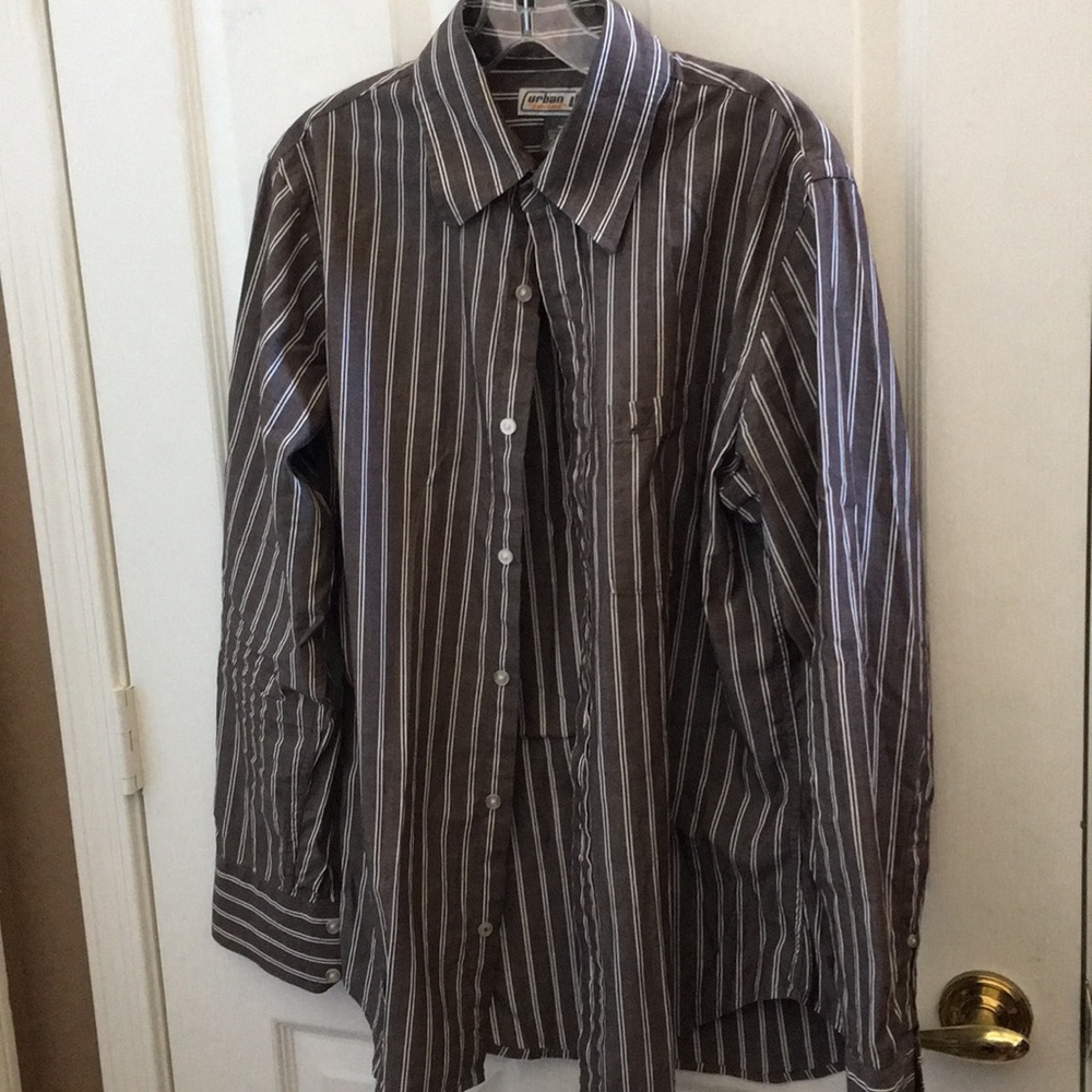 FINAL MARKDOWN Men’s urban pipeline shirt medium